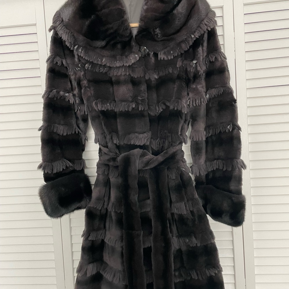 Mink fur coat adorned with fur fringes, wide sleeve cuffs and beautiful collar.